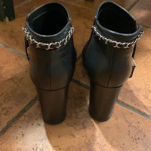 CHANEL booties with chain link - Picture 6 of 7